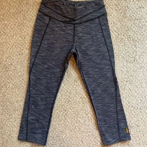 Lucy activewear Capri stripped yoga pants size 26